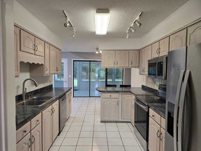 Building Photo - 211 Brian Cir