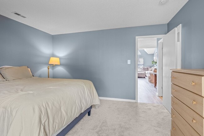 Building Photo - Modern Comfort in the Heart of Chesapeake ...