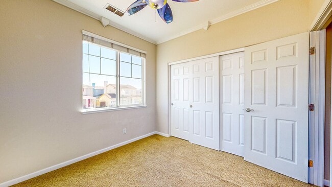 Building Photo - Bright two story 3 Bedroom 2.5 Bathroom Ho...