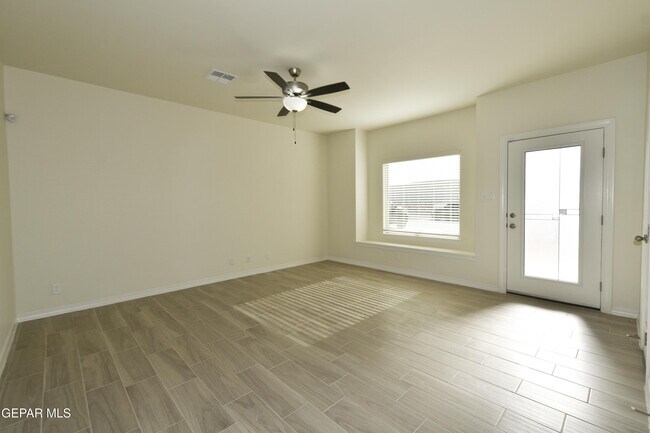 Building Photo - 902 Bromyard