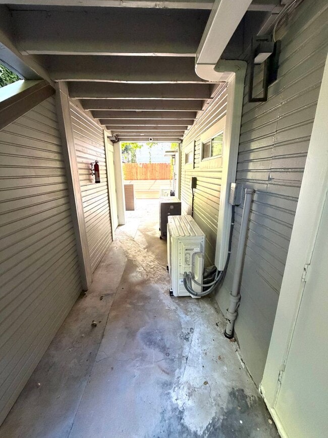 Building Photo - Beautifully Renovated Midtown Sacramento Apartment with Private Backyard Patio!