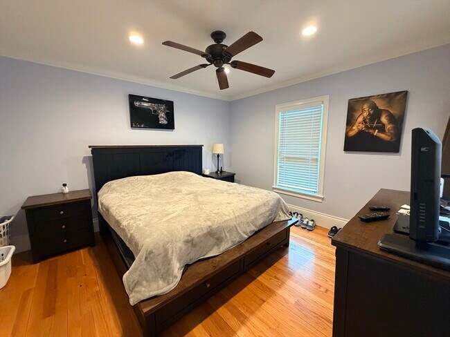 Building Photo - 341 Linwood Ave