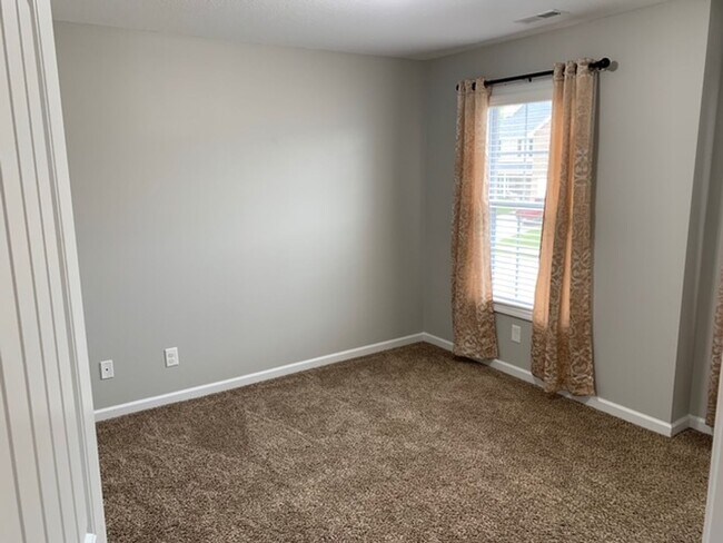 Building Photo - 231 Whistlestop Ln