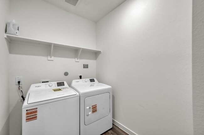 Building Photo - 647 Delicate Arch Dr