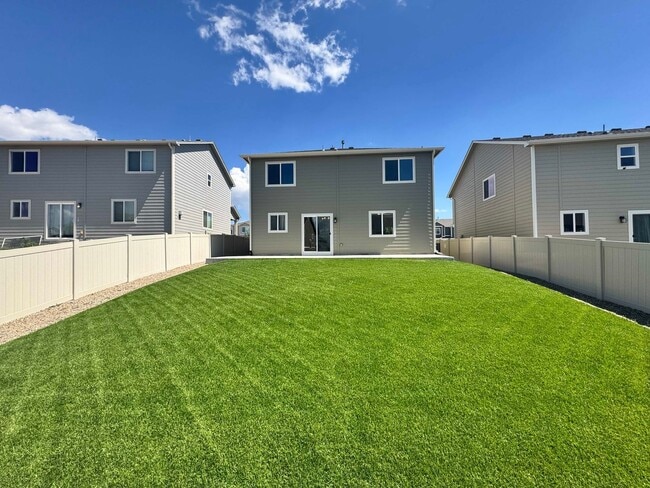 Building Photo - Updated 3 Bedroom in Enclaves at Mountain ...
