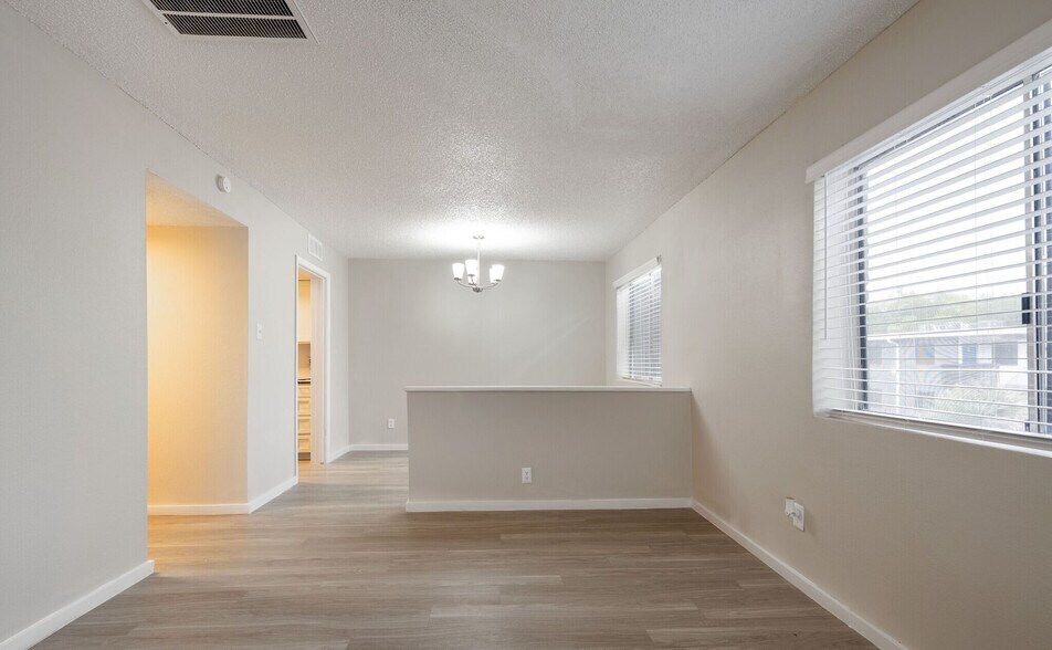 Cascade Apartments 1221 Algarita Ave Austin TX 78704 Apartment Finder