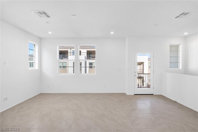Building Photo - 6168 Gdn Crst St