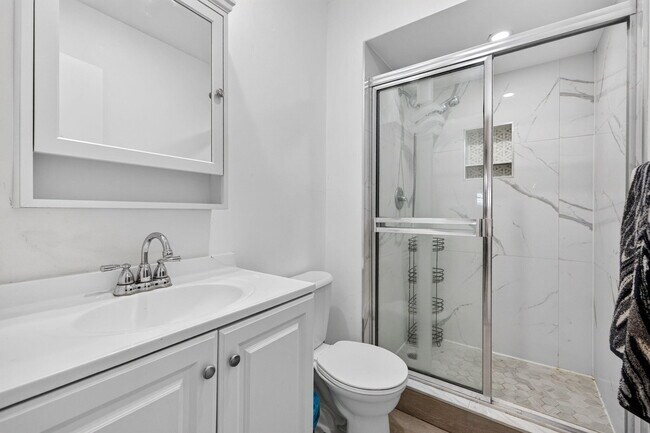 Building Photo - 2167 NE 56th Ct