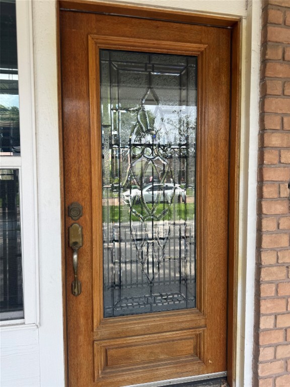 Building Photo - 902 Hidden Valley Dr