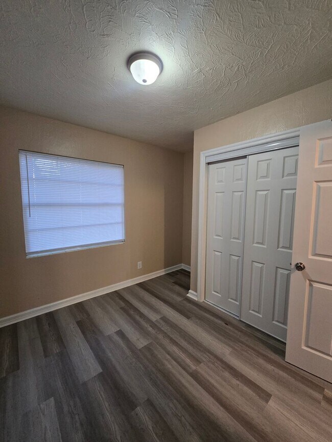 Building Photo - 1001 N Bracewell Dr