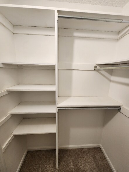 Building Photo - 10210 Bushman Dr