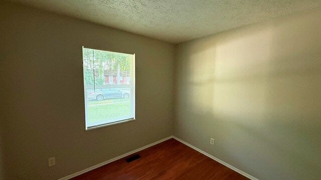 Building Photo - EAST SIDE 3 BEDROOM RANCH AVAILABLE NOW!