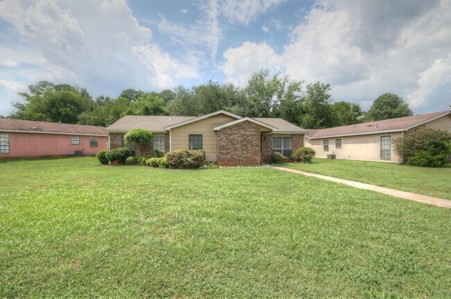Building Photo - 115a Westscott Dr