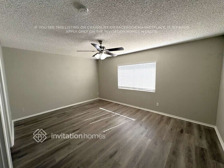 Building Photo - 5720 N 48th Ln