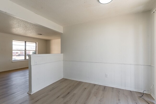 Building Photo - 5113 S Briarwood Dr
