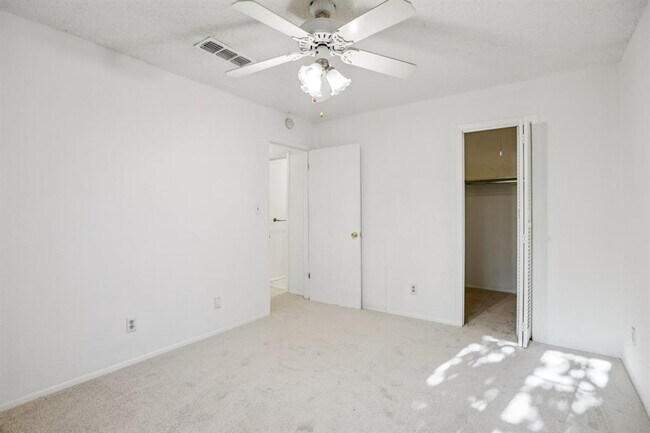 Building Photo - 9507 Quail Village Ln