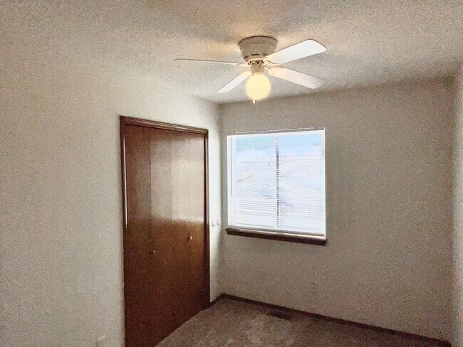 Building Photo - Fantastic Multi-Level Single Family Home i...