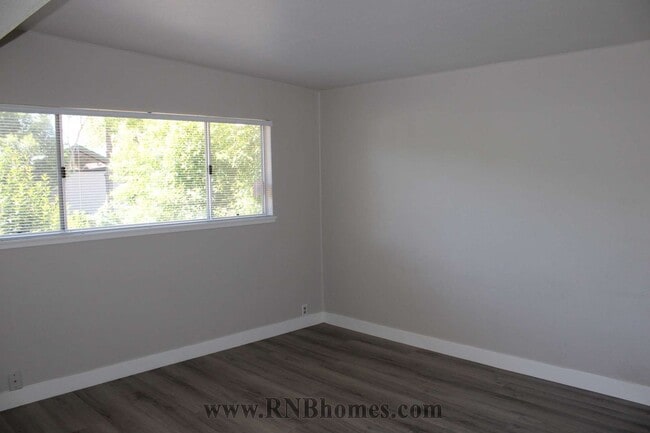 Building Photo - 4757 River College Dr