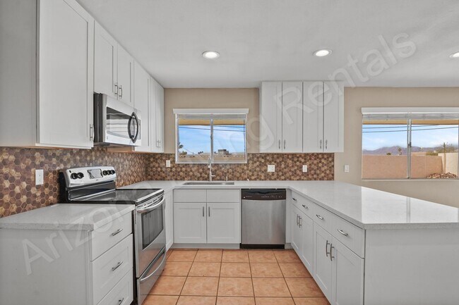 Building Photo - PET FRIENDLY POOL HOME