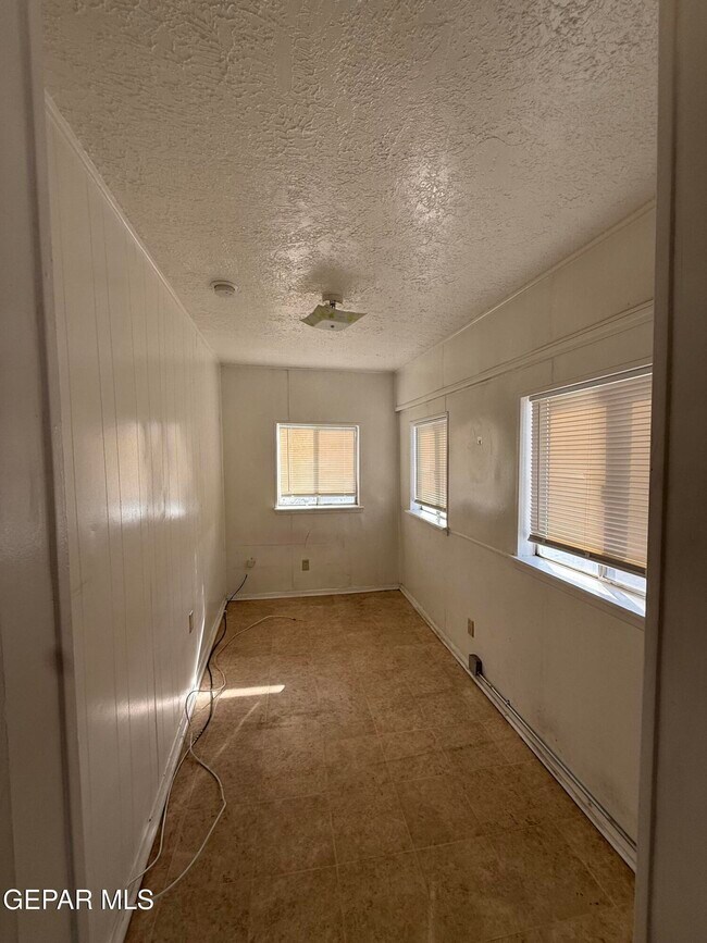 Building Photo - 1526 Yandell Dr