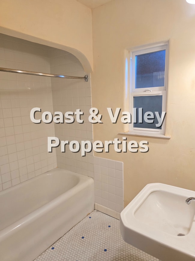 Building Photo - South Salinas Home for RENT!!!