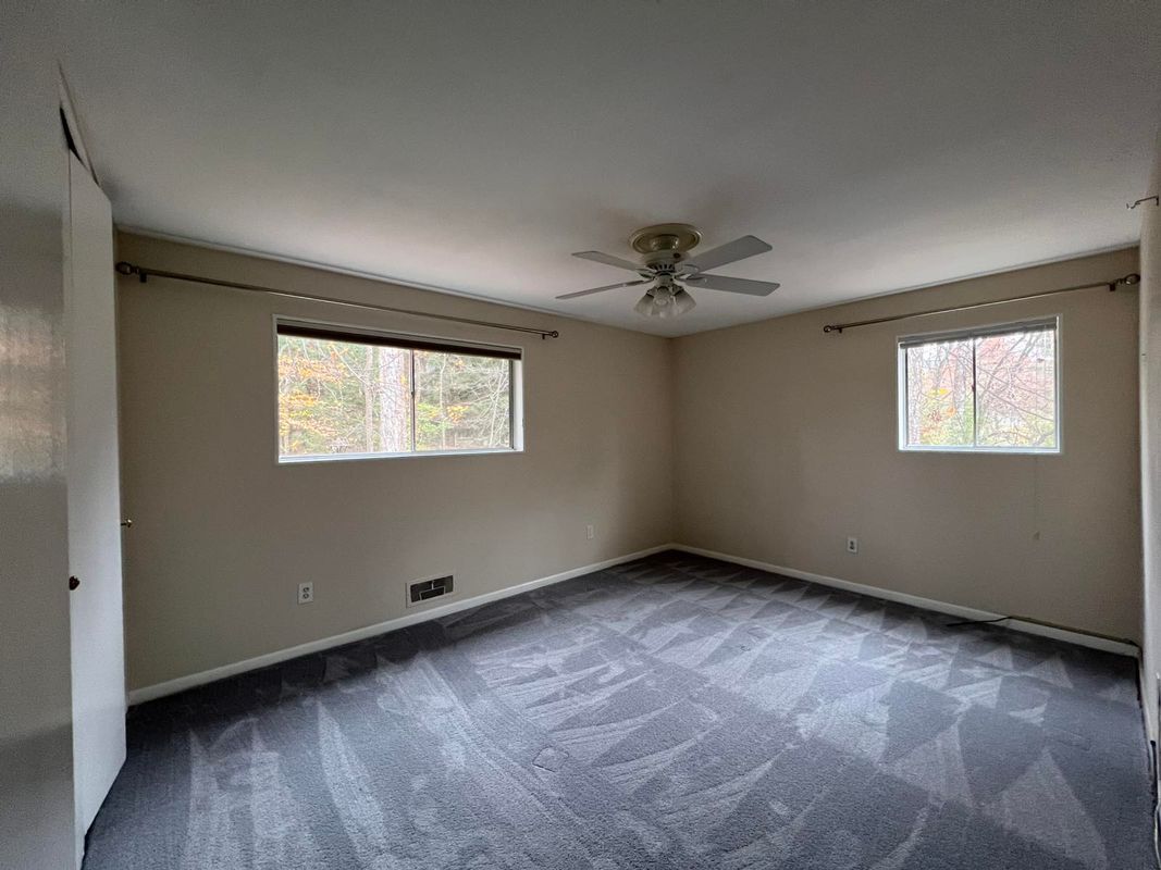 Building Photo - 10600 Kenilworth Ave