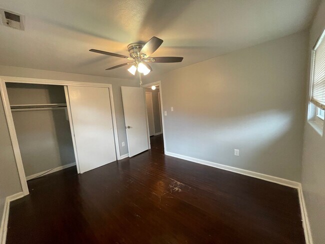 Building Photo - Coleman Place Duplex Quick Possession