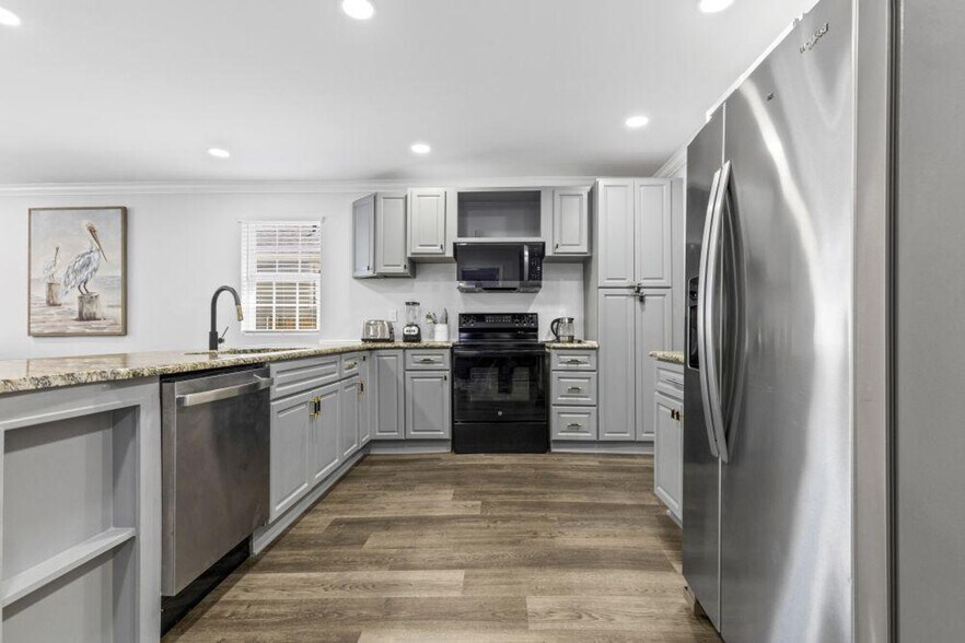 Building Photo - 822 Parkwood Ave