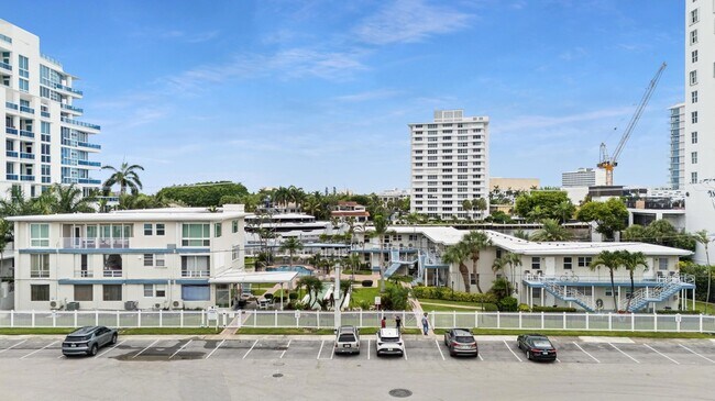 Building Photo - 741 Bayshore Dr