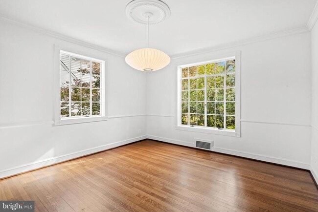 Building Photo - 6045 Edgewood Terrace