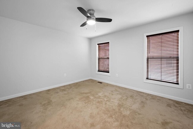 Building Photo - 2431 Glenallan Ave