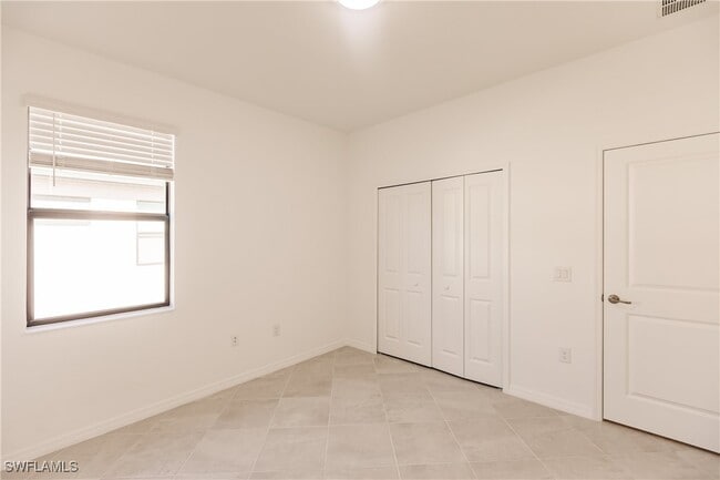 Building Photo - 3305 Altimira Dr