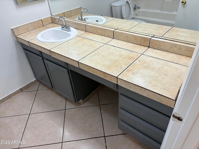 Building Photo - 8819 W Roma Ave