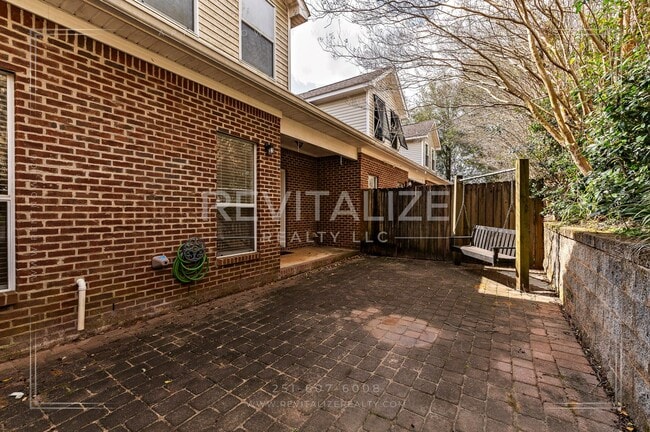 Building Photo - 3 Bed 2.5 Bath Townhome in West Mobile