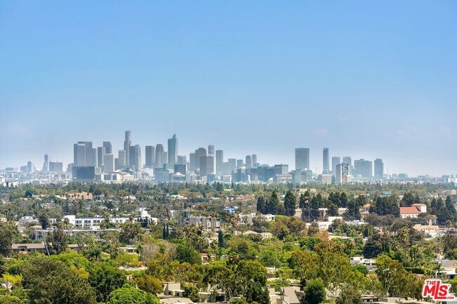 Building Photo - 1100 Alta Loma Rd