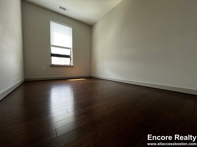 Building Photo - 20 Marion St