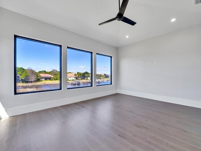 Building Photo - 330 Kelly Plantation Dr