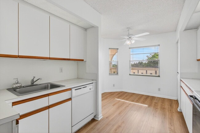 Building Photo - 1501 Cayman Way