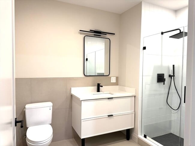 Building Photo - 100 Lincoln St