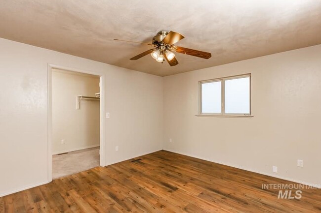 Building Photo - This 3 bedroom, 2 bath, home has lots of c...