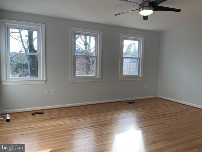 Building Photo - 519 G St SW