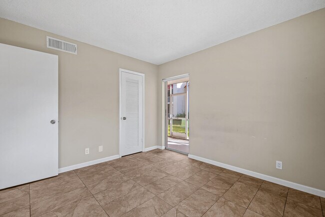 Building Photo - 608 NW 13th St