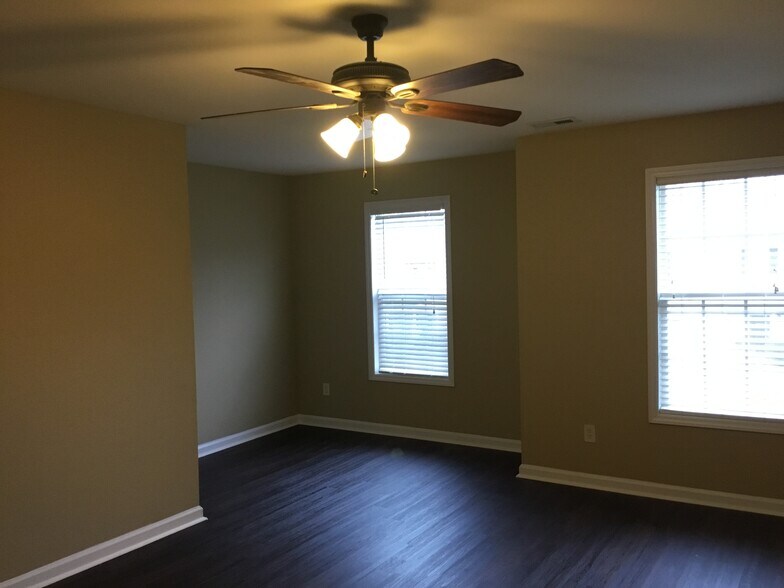 Building Photo - 204 Ber Creek Dr