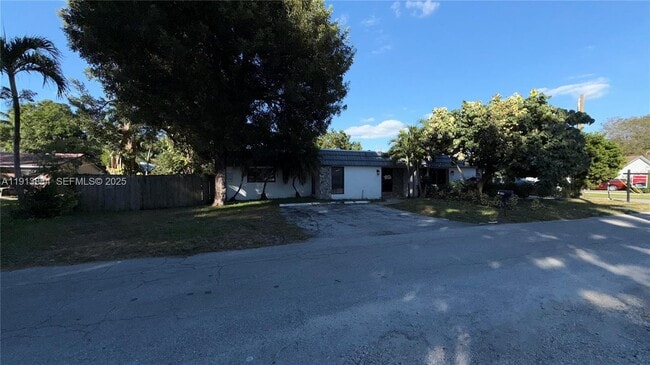 Building Photo - 6625 SW 49th St