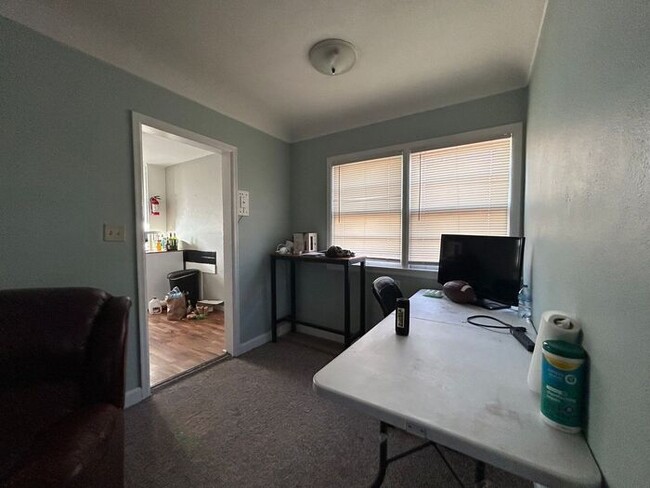 Building Photo - $1,850 | 4 Bedroom, 1 Bathroom Multi Floor...