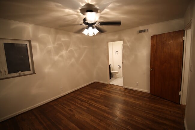 Building Photo - 3191 E Broad St