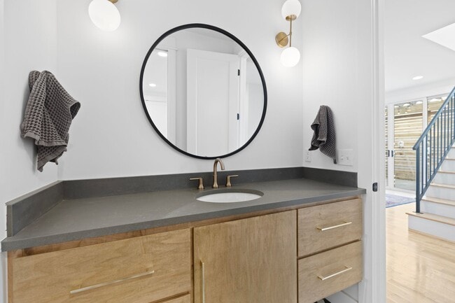 Building Photo - Luxury Rental in the Heart of the Rose District