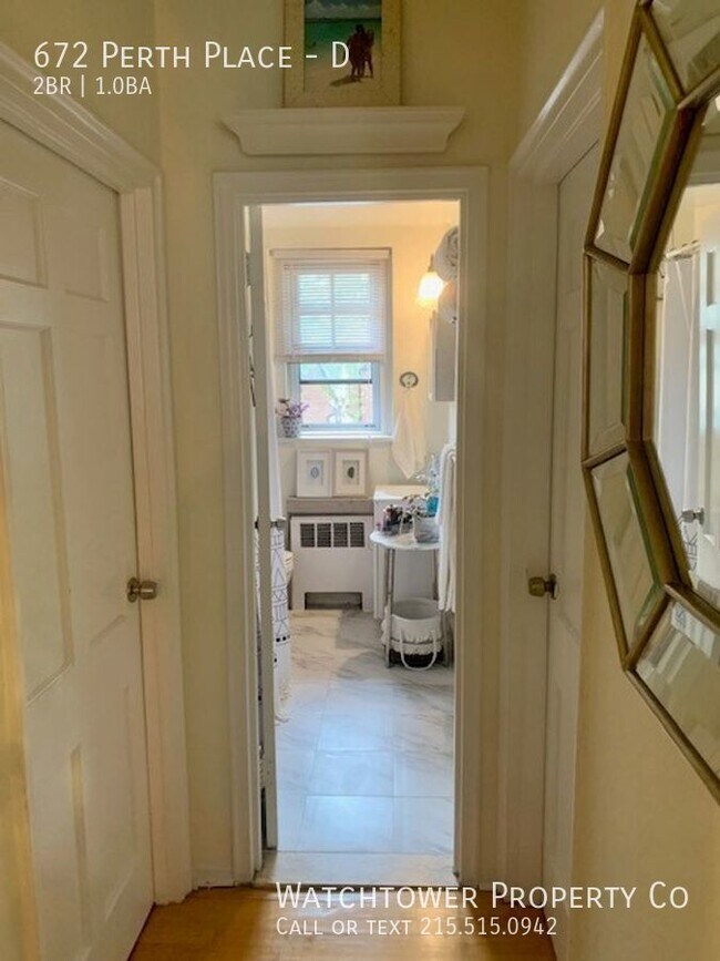 Building Photo - 672 Perth Pl