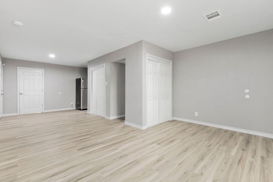 Building Photo - 1401 Garrett St