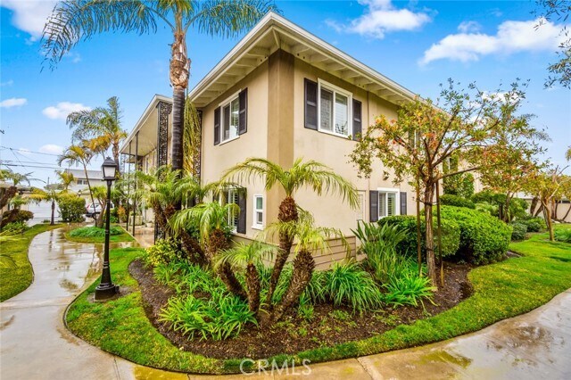 Building Photo - 1741 Tustin Ave